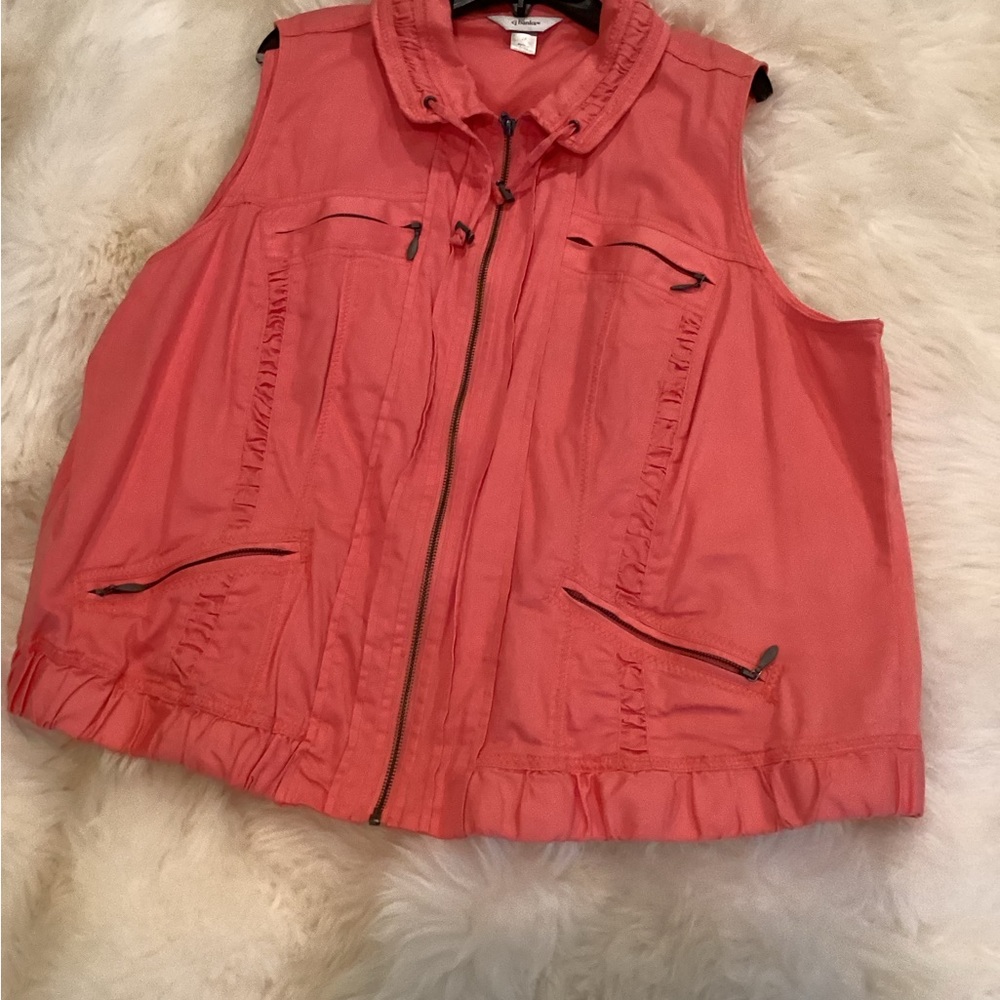 2X CJ Banks vest